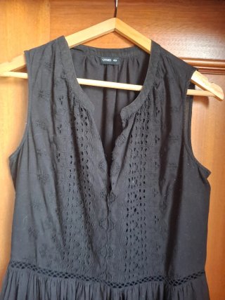 Vestido negro bordado