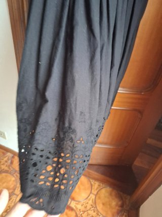 Vestido negro bordado