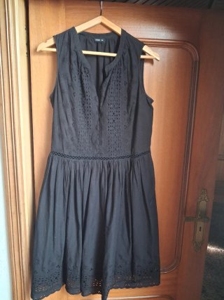 Vestido negro bordado