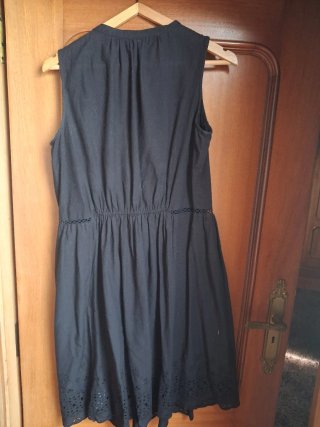 Vestido negro bordado