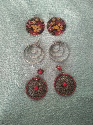 Pendientes largos aro plateados y rojos