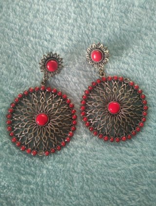 Pendientes largos aro plateados y rojos