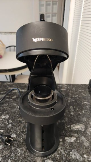 Cafetera Nespresso Vertuo Pop Negra