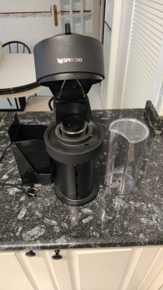 Cafetera Nespresso Vertuo Pop Negra
