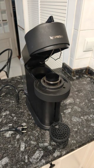 Cafetera Nespresso Vertuo Pop Negra