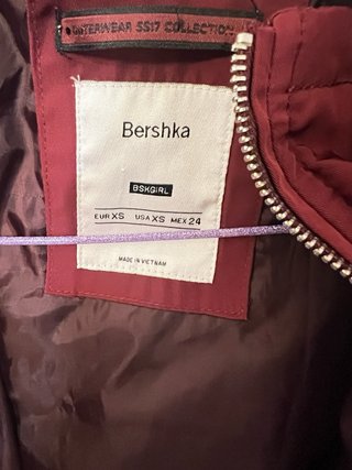 Chaqueta Bershka Roja con Capucha