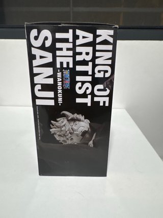 Figura de Sanji de One Piece con gran detallado.