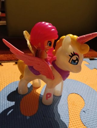 Unicornio y Muñeca Pinypon