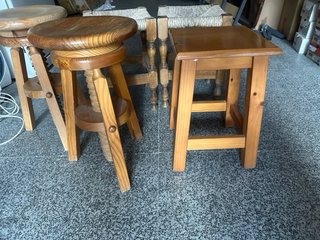 Lote 5 taburetes madera de pino