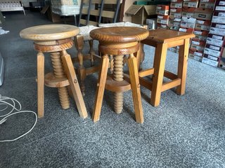 Lote 5 taburetes madera de pino