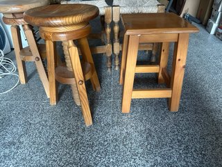 Lote 5 taburetes madera de pino