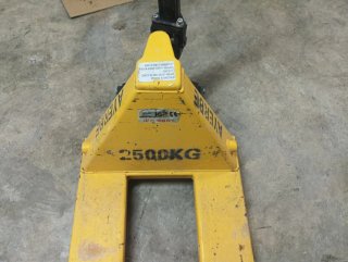 Transpaleta manual Ayerbe 2500kg