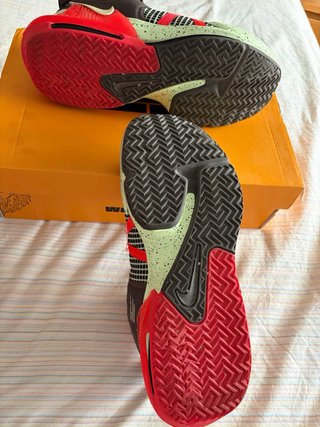 Zapatillas Nike Negras y Rojas