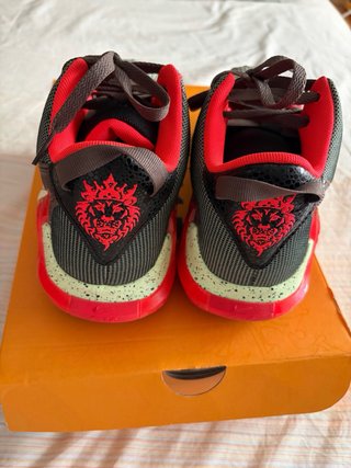 Zapatillas Nike Negras y Rojas