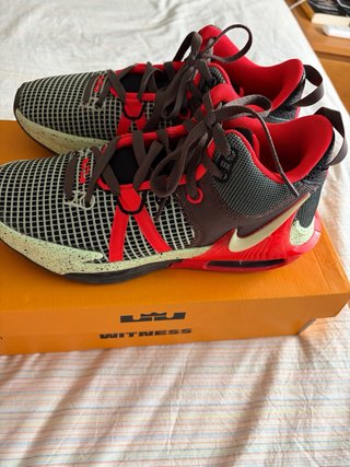 Zapatillas Nike Negras y Rojas