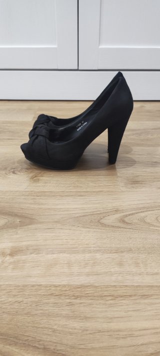 Zapatos de tacón negros