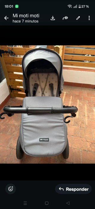 Carrito de bebé gris