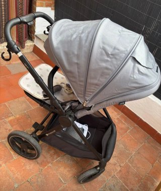 Carrito de bebé gris