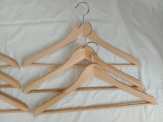6 perchas de madera
