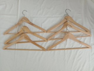 6 perchas de madera