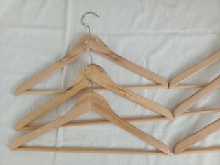 6 perchas de madera