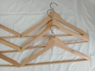 6 perchas de madera