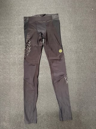 Mallas deportivas marca SKINS