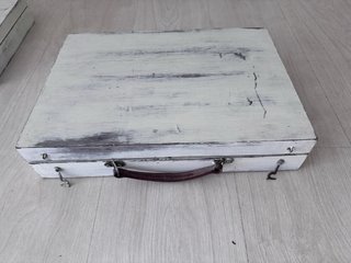 Maletín de madera con compartimentos