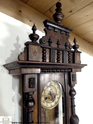 Antico orologio a pendolo funzionante