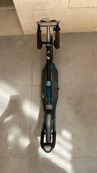 Patinete plegable plateado