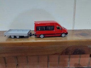 Mercedes Sprinter con remolque escala 1:50