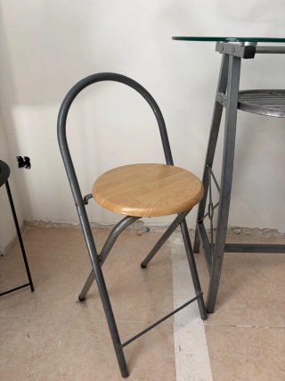 Mesa auxiliar cocina cristal y 2 taburetes