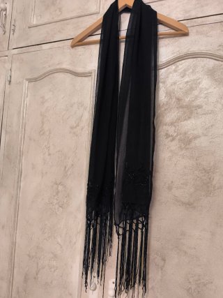 Chal negro con pedrería