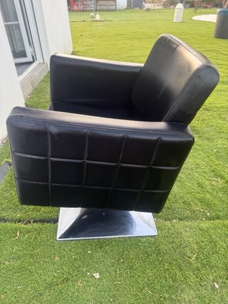 Sillón de peluquería negro