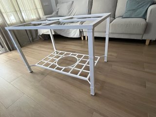 Mesa de hierro forjado con cristales y camillas