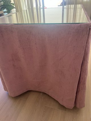 Mesa de hierro forjado con cristales y camillas