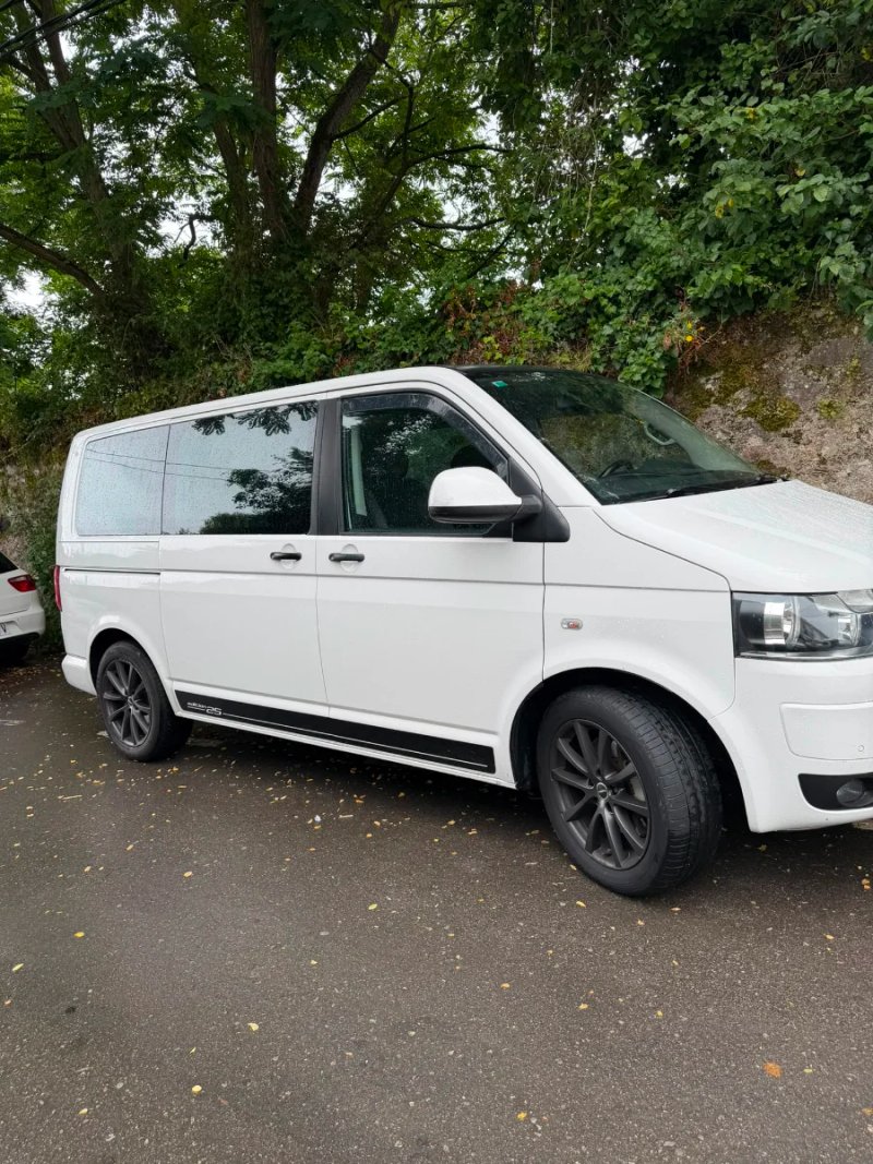 Volkswagen Multivan 2011 - foto 1