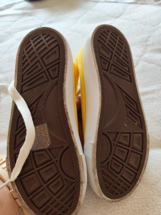 Zapatillas amarillas estilo Converse T29