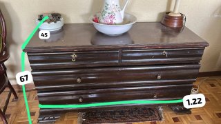 Mueble antiguo de madera clásico y elegante