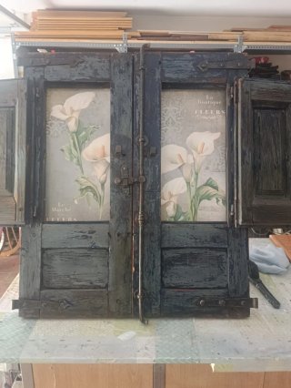 Ventana doble madera antigua decorativa