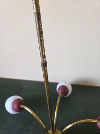 Lampadario vintage ottone e bordeaux.