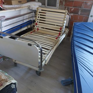 Cama articulada con motor