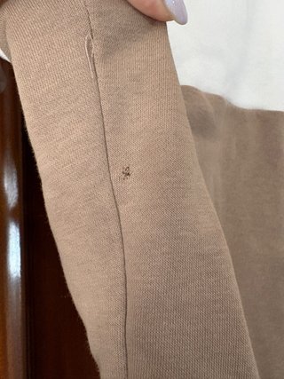 Sudadera Guess Beige y Blanca