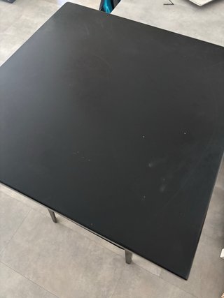 Mesa alta metálica negra