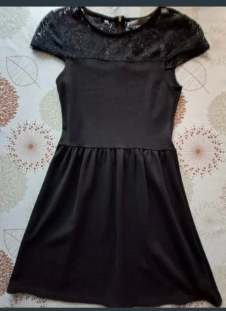 Vestido negro con encaje
