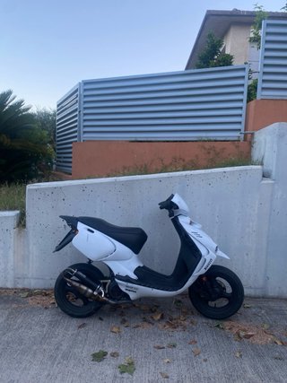 Beta Ark 49cc Scooter Automática