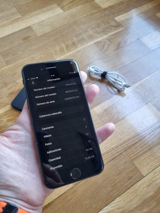 iPhone SE 3ª Gen Negro + Funda y Cable