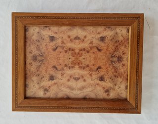 Marco de fotos con incrustaciones de madera