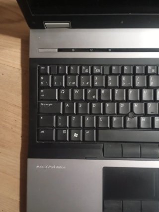Portátil HP Plata y Negro sin batería y cargador