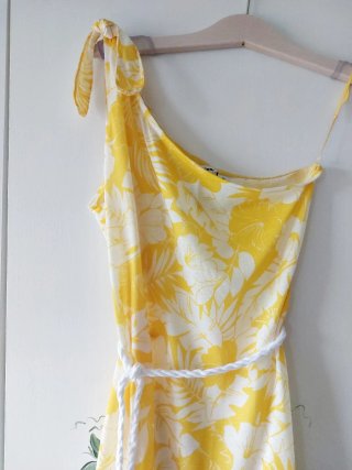 Camiseta asimétrica floral